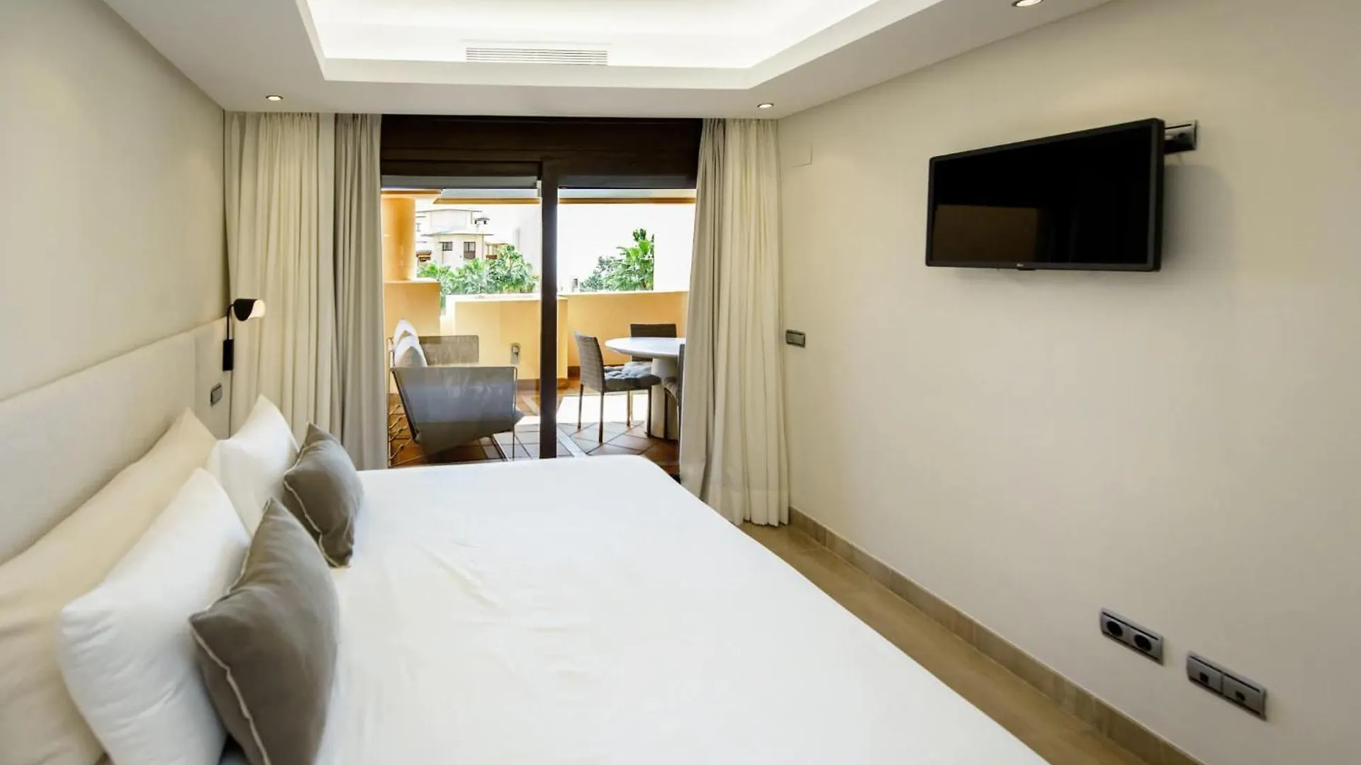 Seaview Elegance Apartment - 에스테포나