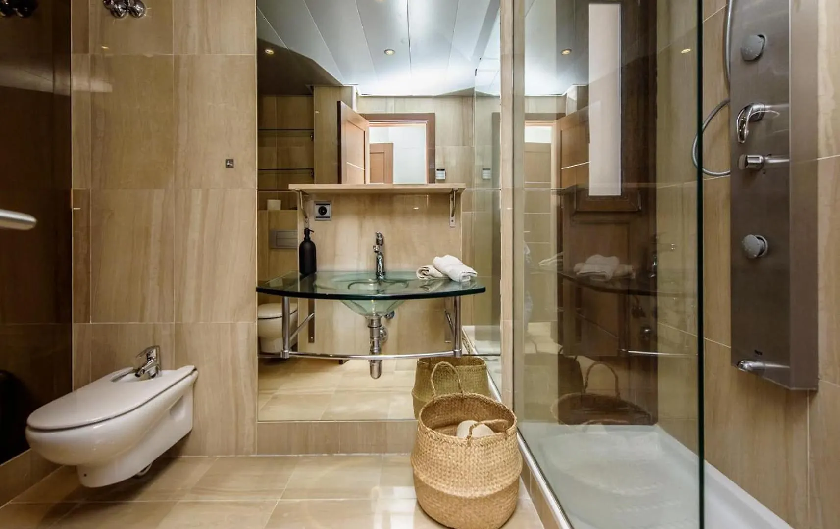 Seaview Elegance Apartment - 에스테포나