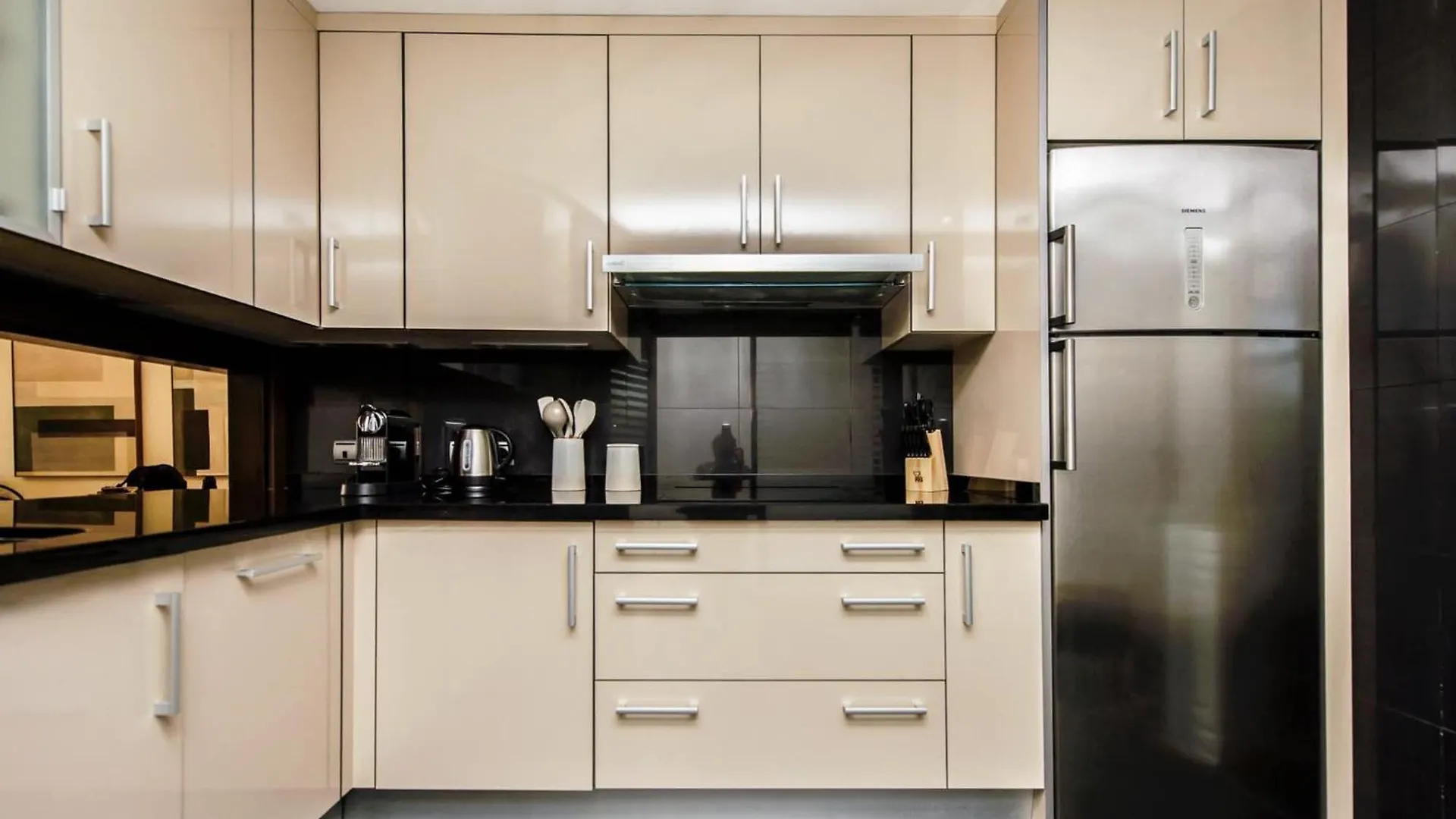 Seaview Elegance Apartment - 에스테포나