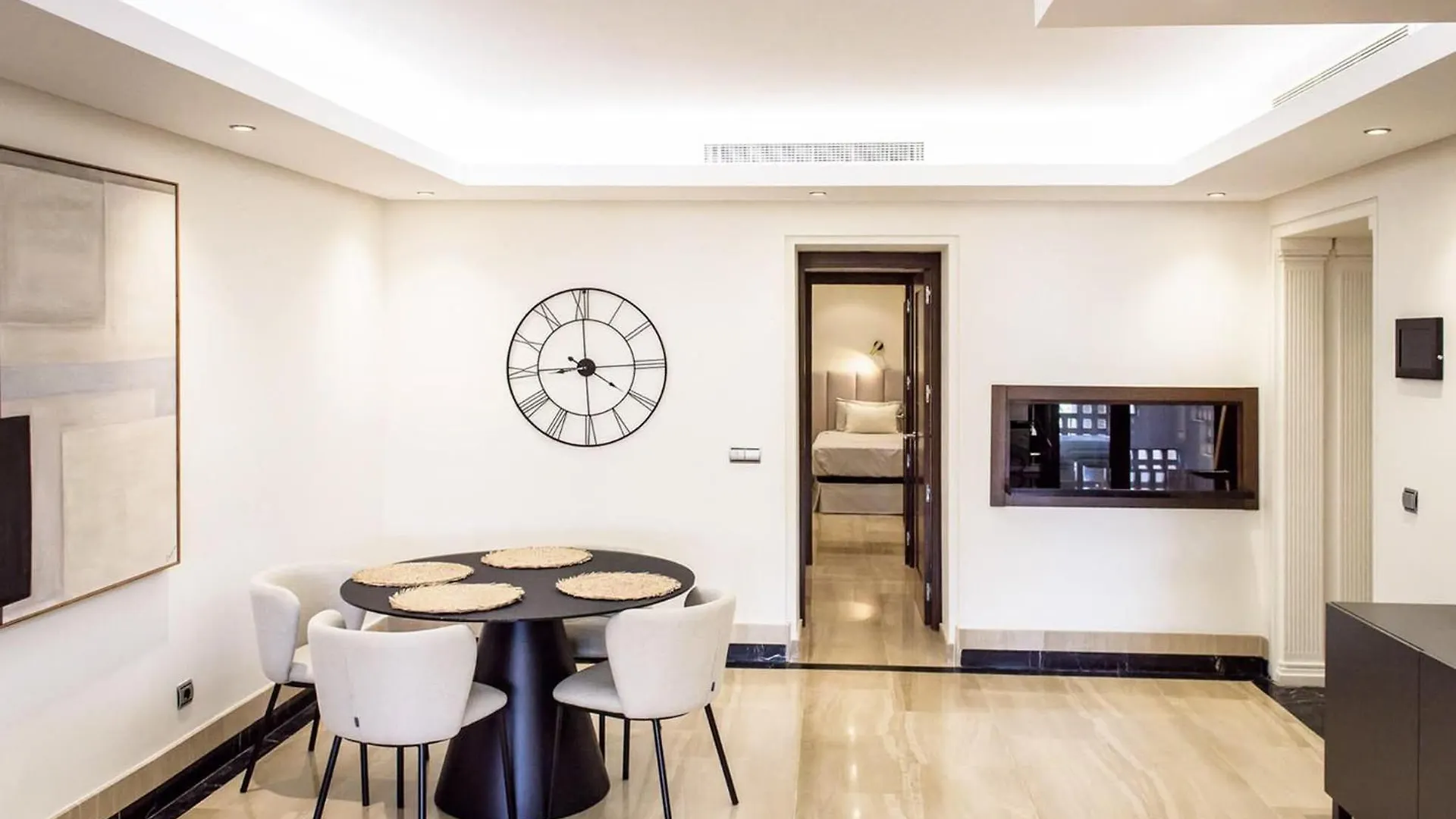 Seaview Elegance Apartment - 에스테포나