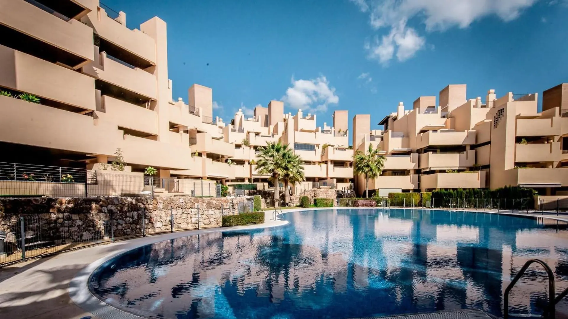 Seaview Elegance Apartment - 에스테포나