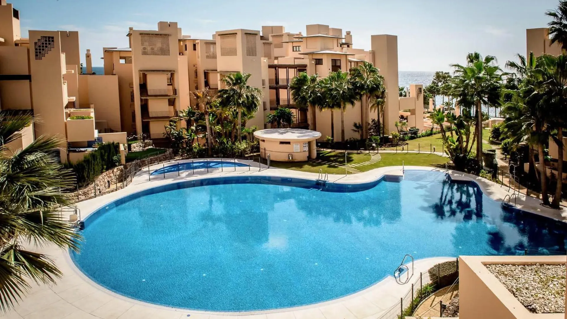 Seaview Elegance Apartment - 에스테포나